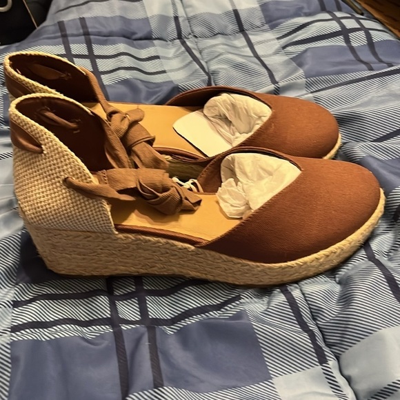 NWT Espadrille Canvas Wedges with Ankle Laces size 10 - Picture 4 of 8